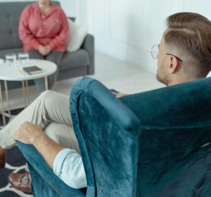 Kiedy warto skorzystać z pomocy psychologa - pierwsze sygnały, których nie warto ignorować